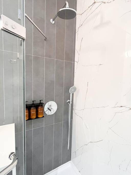 Apartment New Beautiful Modern One Bedroom In Brooklyn At Rem-casa New York
